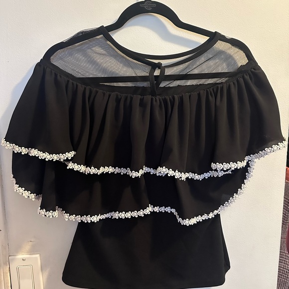 Black top - Picture 3 of 4